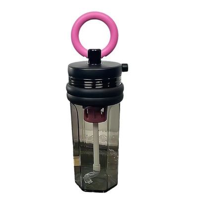 700ml Large Capacity Plastic Water Bottle with Leak-proof Design and Reusable Straw