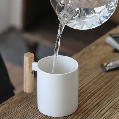 Sustainable Ceramic Mug Cup With Lid and Customized Logo for Tea Lovers in 0.5kg Size