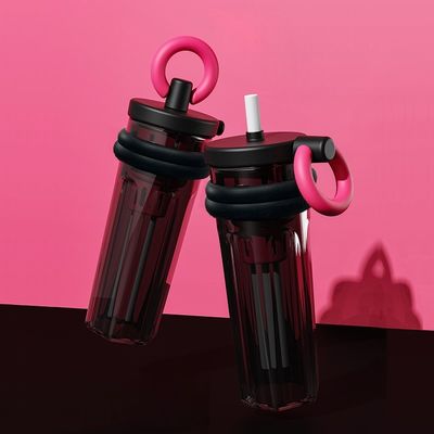 700ml Large Capacity Plastic Water Bottle with Leak-proof Design and Reusable Straw