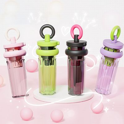 700ml Large Capacity Plastic Water Bottle with Leak-proof Design and Reusable Straw