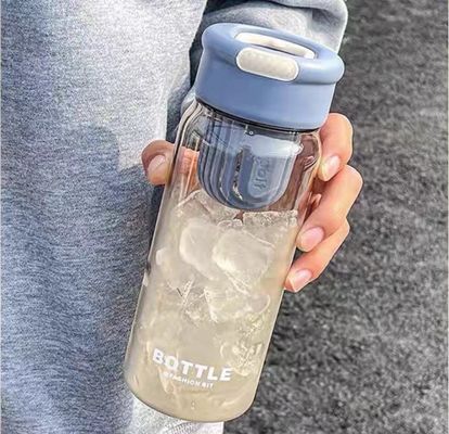 Student Summer Fashion 650ml Plastic Water Bottle with Strainer and Portable Design