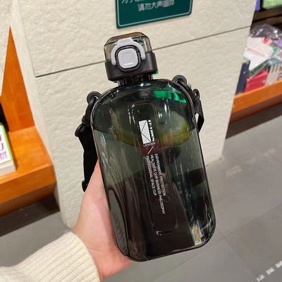 Convenient and Customizable Attractive Design BPA Free Sports Water Bottle 750ML