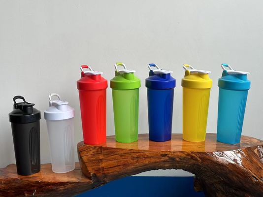 700ml Tritan Plastic Shaker Cup with Stainless Ball and Handle Custom Logo Printing